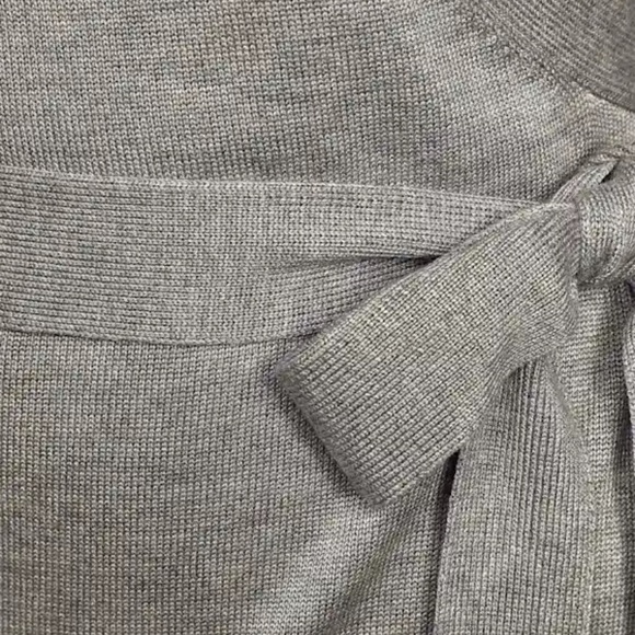 📚 Lulus Literary Lover Heather Grey Wrap Sweater Dress Medium - Picture 9 of 15